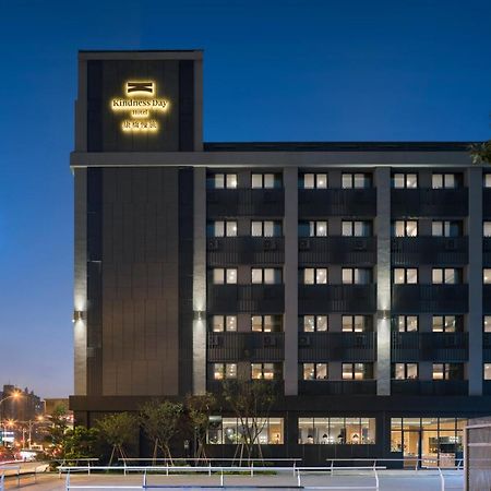 Kindness Day Hotel Tainan Extérieur photo